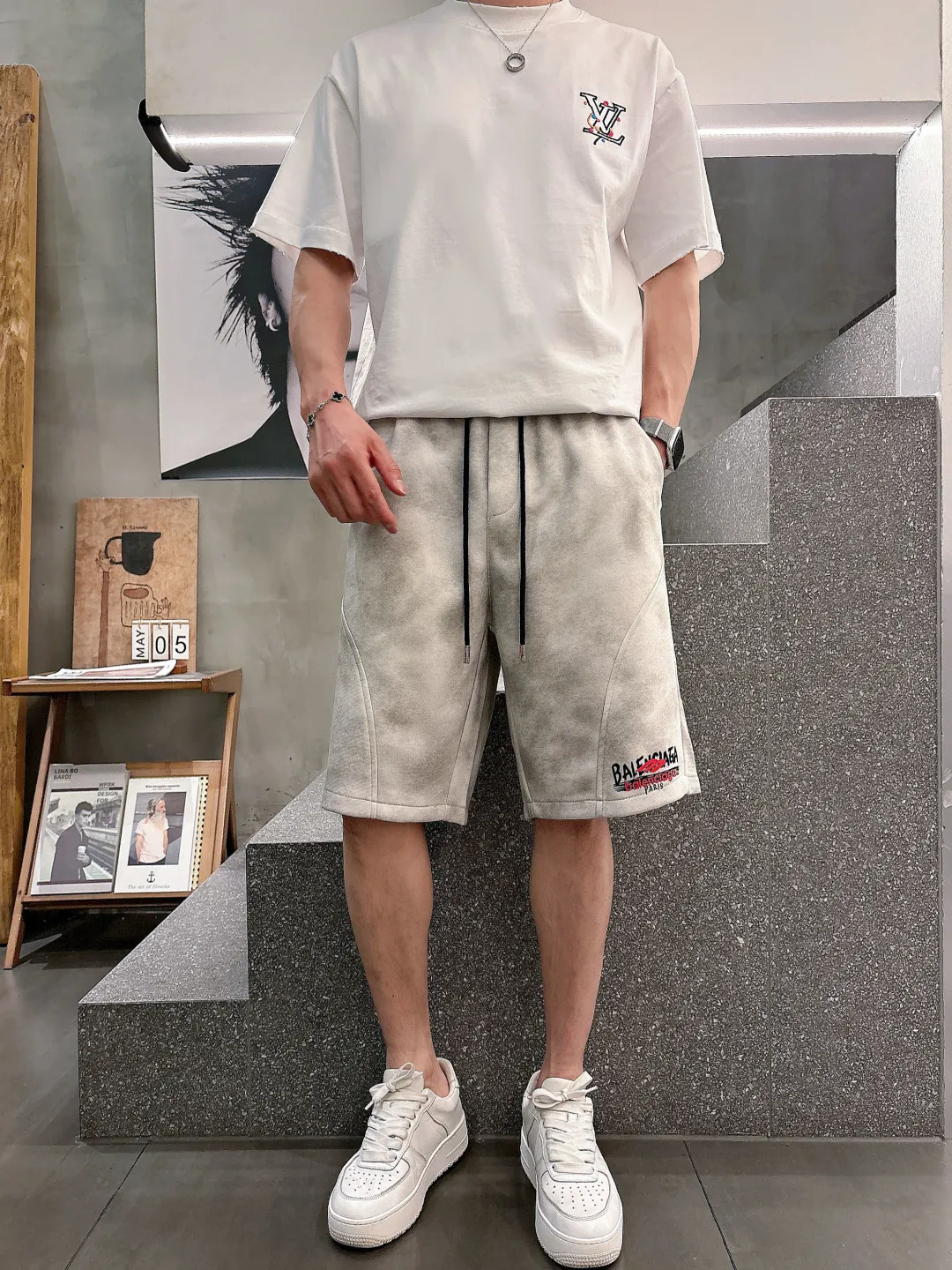 Balenciaga's three-standard complete 2026 summer New Arrival men's casual shorts, advanced custom-made Breathable fabric, Breathable fabric, extremely stretchy and comfortable, impeccable details, top-grade accessories, original logo design concept, delicate and soft feel! The upper body fit is awesome! Size: M-XXXL Please state your height and weight when ordering